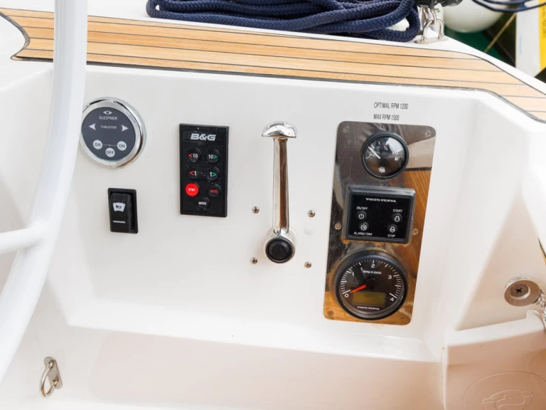 Yacht hire Zadar cheap Cruiser 34