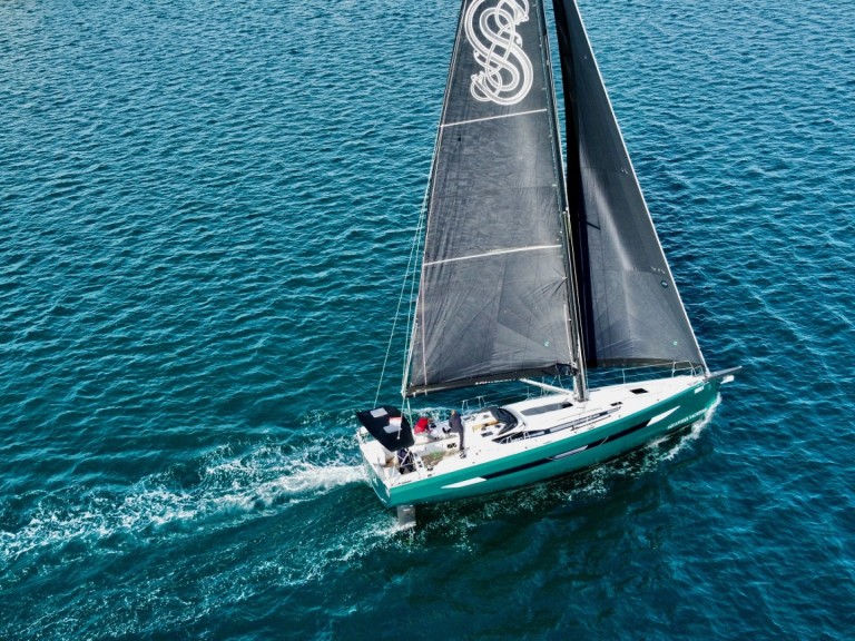 Charter a Elan Elan E6 in Pirovac on Samboat