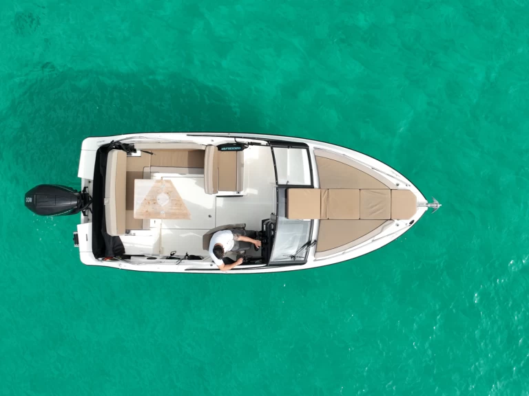 Hire Motorboat Quicksilver with a boat licence