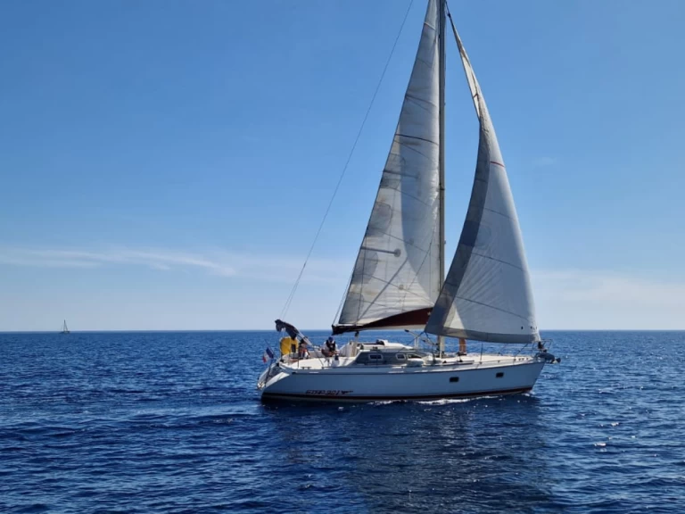 Etap ETAP32I  charter bareboat or skippered in  Canet-en-Roussillon