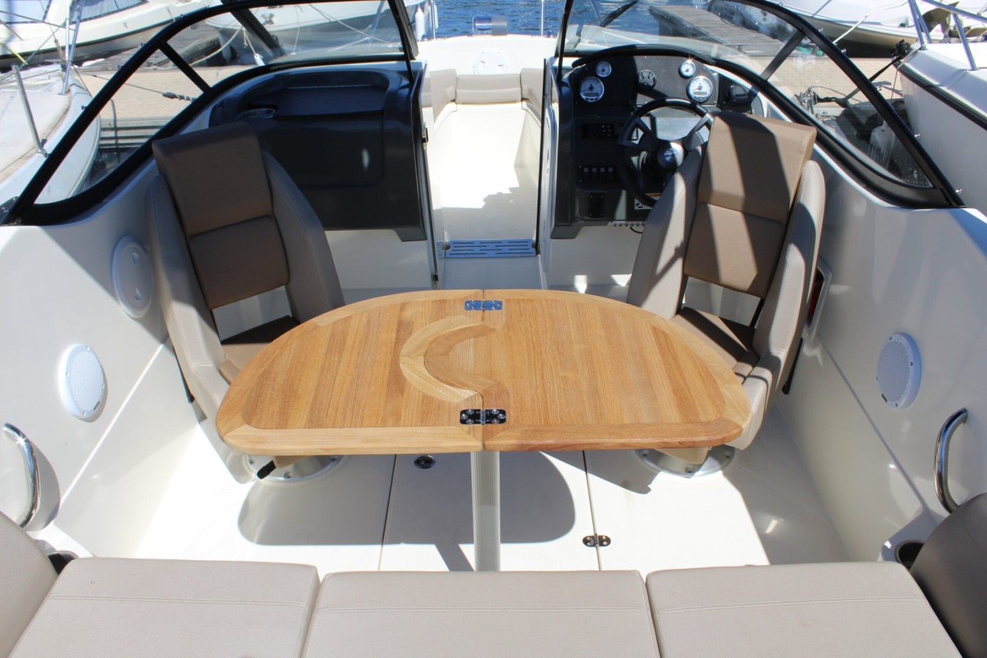 Motorboat to hire Sanguinet at the best price