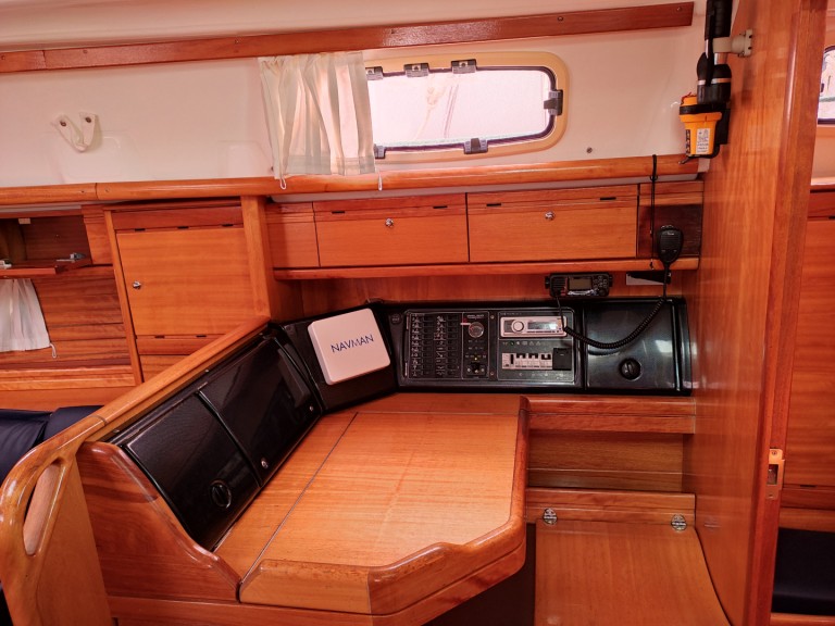 Hire Sailboat Bavaria with a boat licence