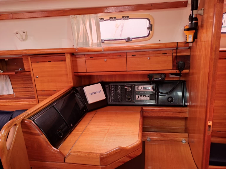 Hire Sailboat Bavaria with a boat licence