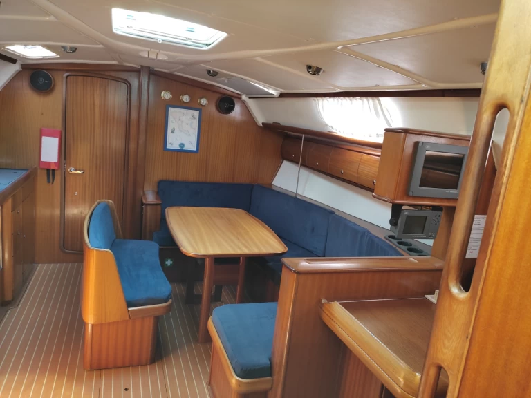 Hire Sailboat Bavaria with a boat licence