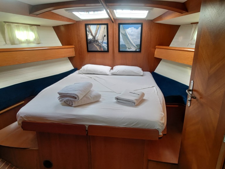 Hire Sailboat with or without skipper Jeanneau Empuriabrava