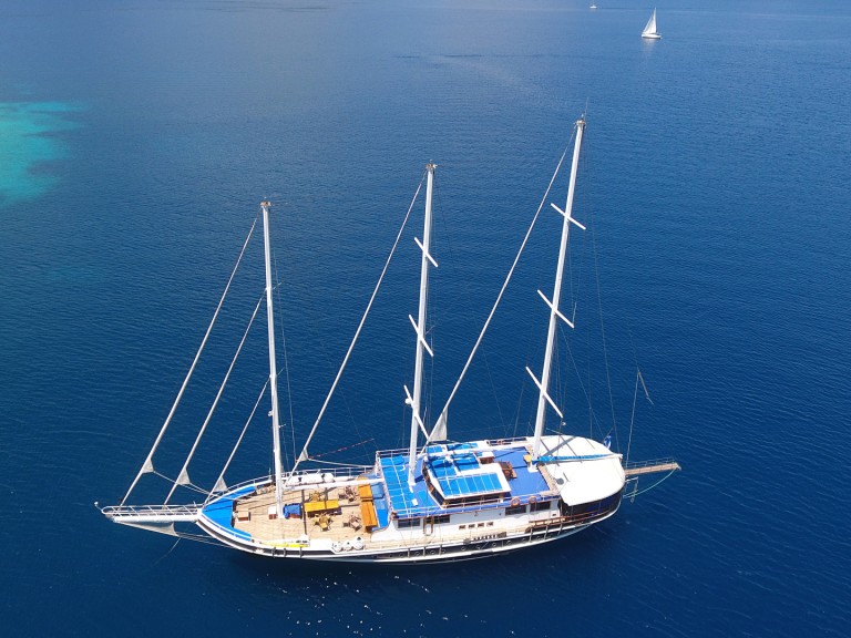 Sailboat to hire Salamina at the best price