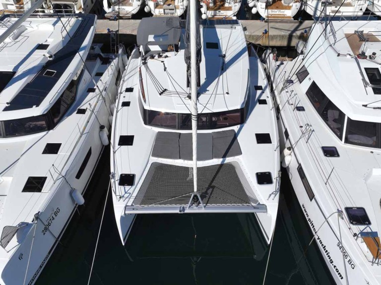 Catamaran hire in Biograd na Moru - Fountaine Pajot Isla 40