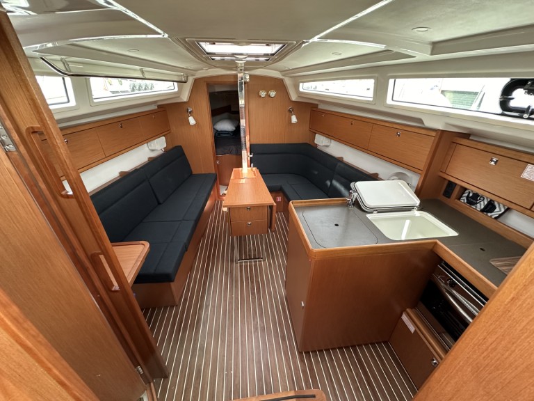 Yacht hire Alimos cheap Cruiser 34