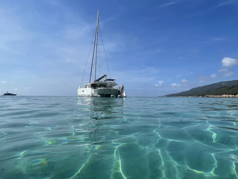Hire Catamaran Fountaine Pajot with a boat licence