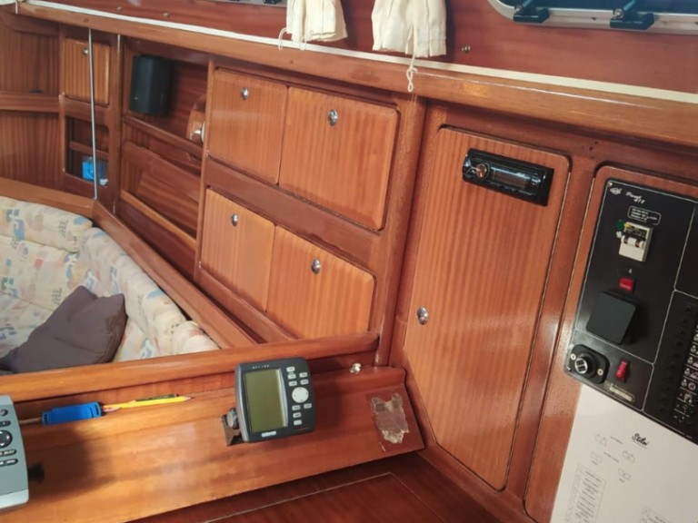 Hire a Bavaria Bavaria 42 Lefkáda