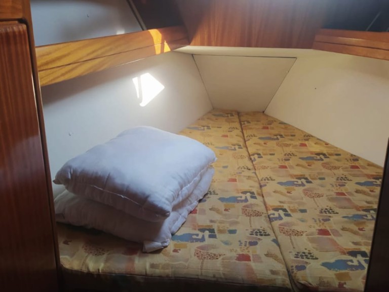 Sailboat hire in Lefkáda - Bavaria Bavaria 42