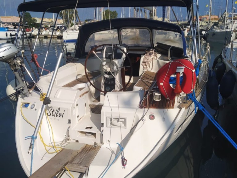 Yacht hire Lefkáda cheap Bavaria 42