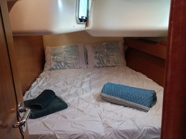 Hire a Jeanneau Sun Odyssey 49 Performance Roses