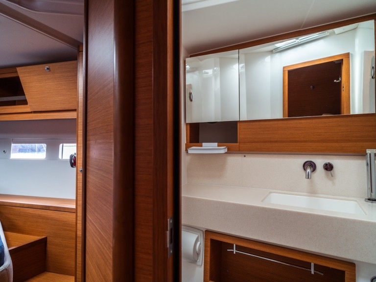 Sailboat to hire Olbia at the best price