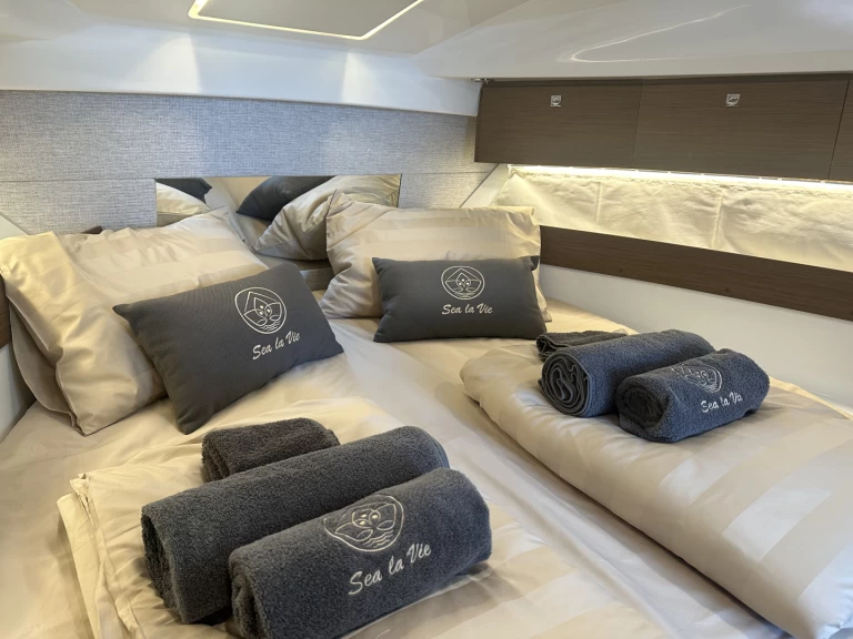 Yacht charter Umag - Jeanneau Merry Fisher 895 Offshore on SamBoat