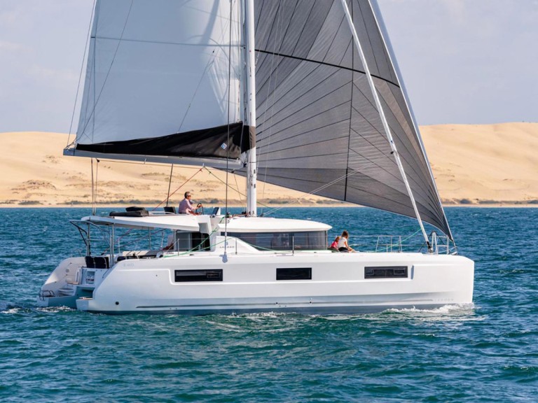 Charter a Lagoon Lagoon 46 in Pomer on Samboat