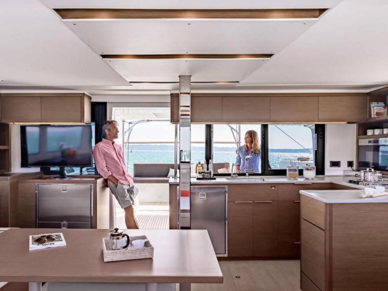 Hire Catamaran with or without skipper Lagoon Pomer