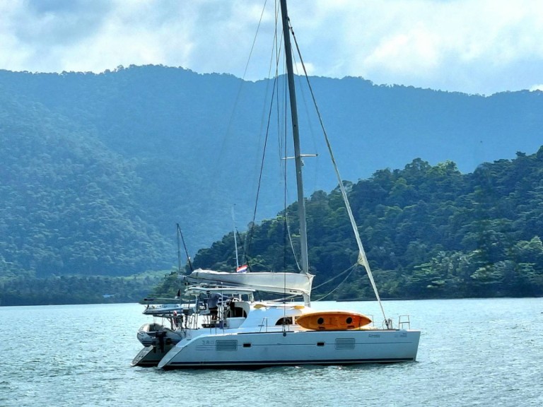 Charter a Lagoon Lagoon 380 in Ko Samui Island (Koh Samui Island) on Samboat