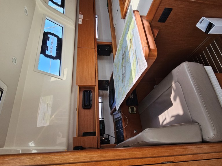 Charter a Bavaria Cruiser 51 in Néa Péramos on Samboat