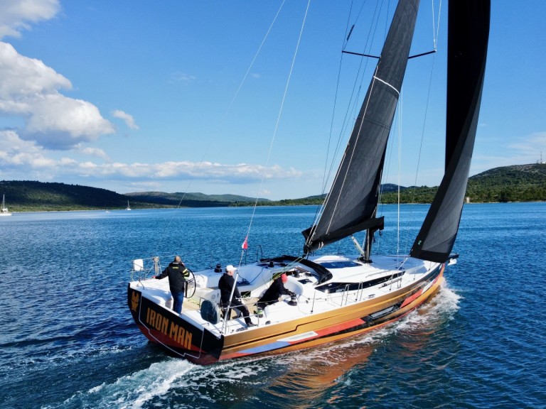 Charter a Elan Elan E6 in Pirovac on Samboat