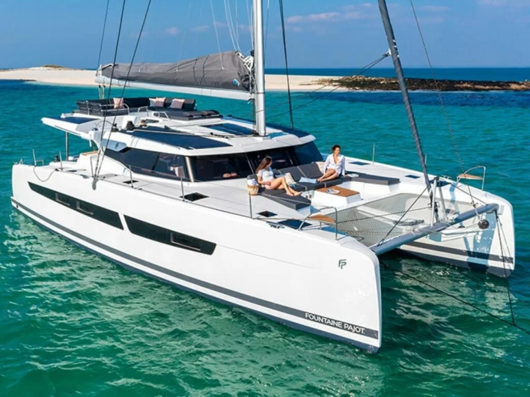 Catamaran to hire Road Town at the best price
