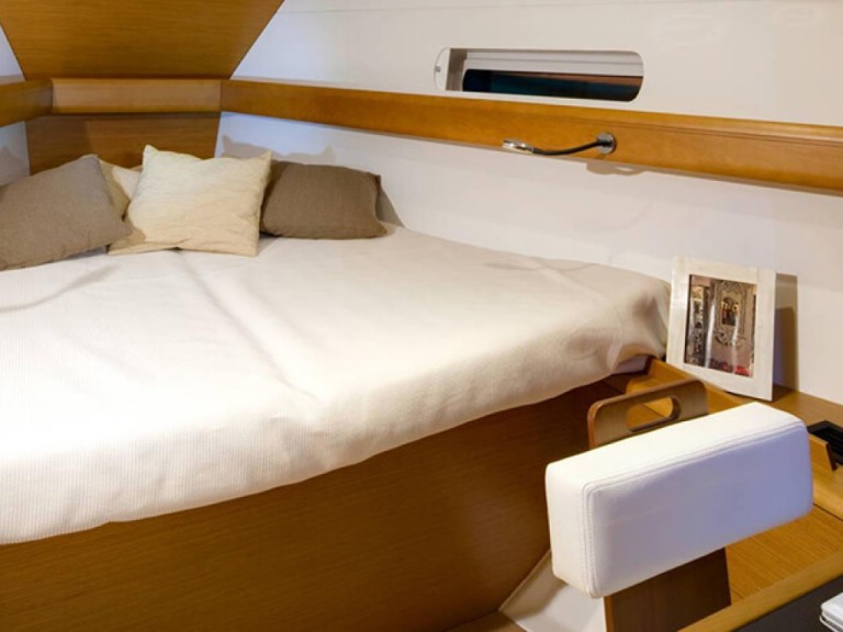 Hire Sailboat with or without skipper Jeanneau Alimos