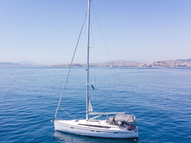 Charter a Bavaria Cruiser 46 in Alimos on Samboat