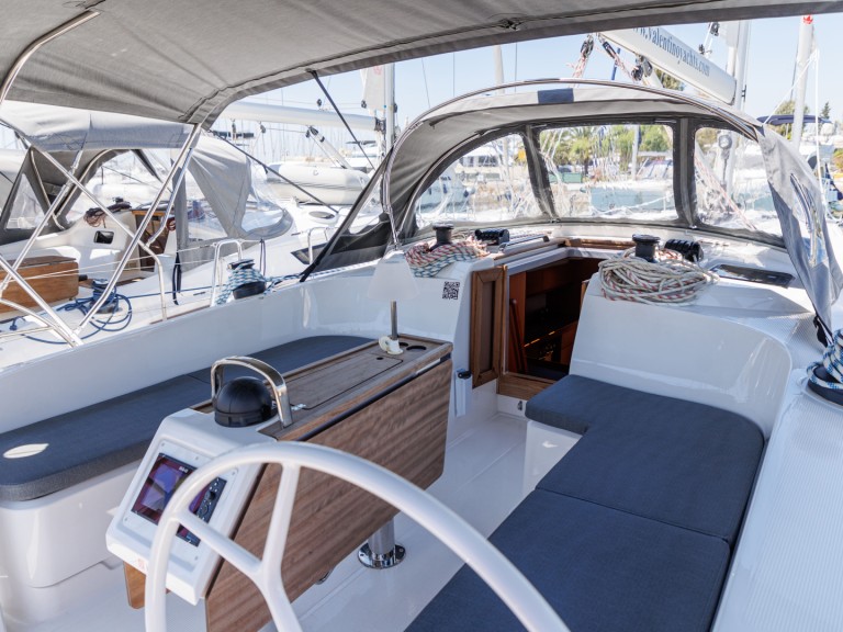 Hire Sailboat with or without skipper Bavaria Alimos Marina