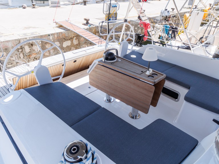Hire Sailboat Bavaria with a boat licence