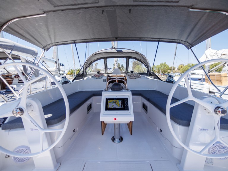 Sailboat to hire Alimos at the best price