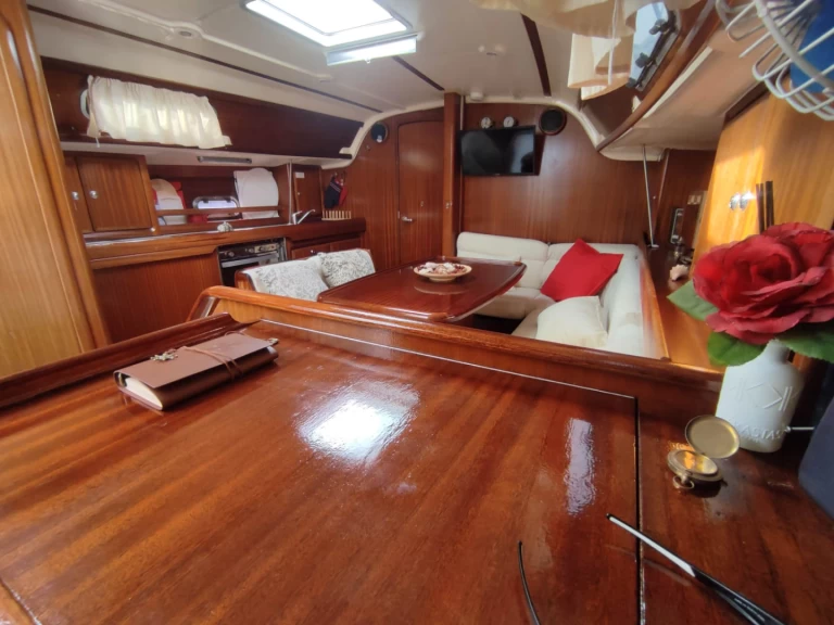 Charter a Bavaria Bavaria 38 Holiday in Messina on Samboat