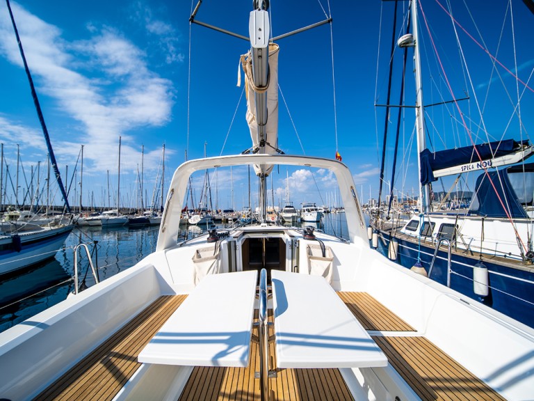 Hire Sailboat Bénéteau with a boat licence