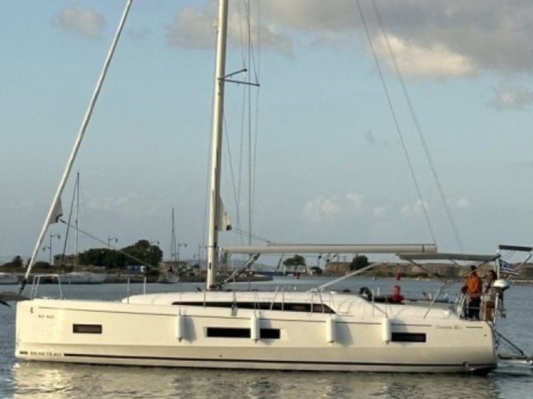 Charter a Bénéteau Oceanis 40.1 in Lefkáda on Samboat