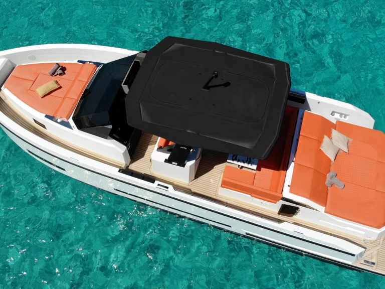Hire Motorboat De Antonio with a boat licence