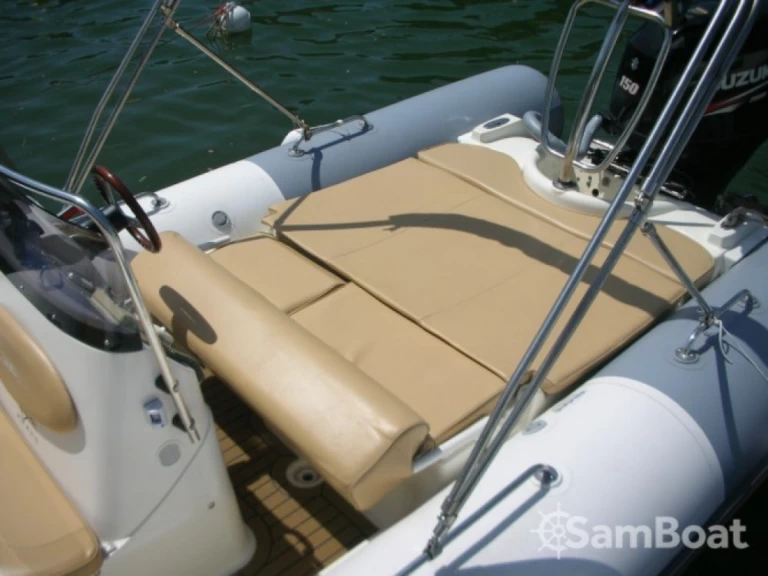 Yacht charter La Grande-Motte - Zodiac Medline 650 on SamBoat