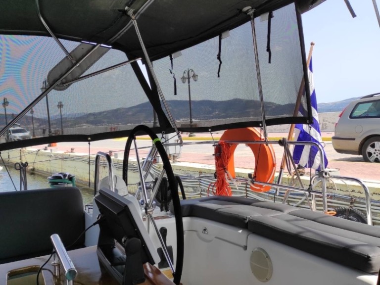 Sailboat to hire Eleusis at the best price