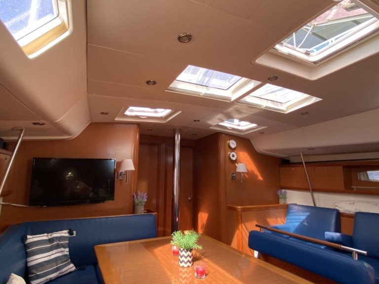 Hire a Bénéteau Oceanis 54 Eleusis