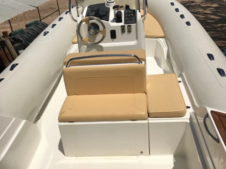 Charter a Capelli Tempest 625 in Fréjus on Samboat