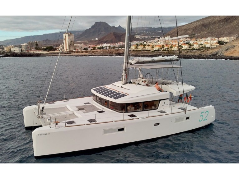 Yacht charter Ibiza Town - Lagoon Lagoon 52 F on SamBoat