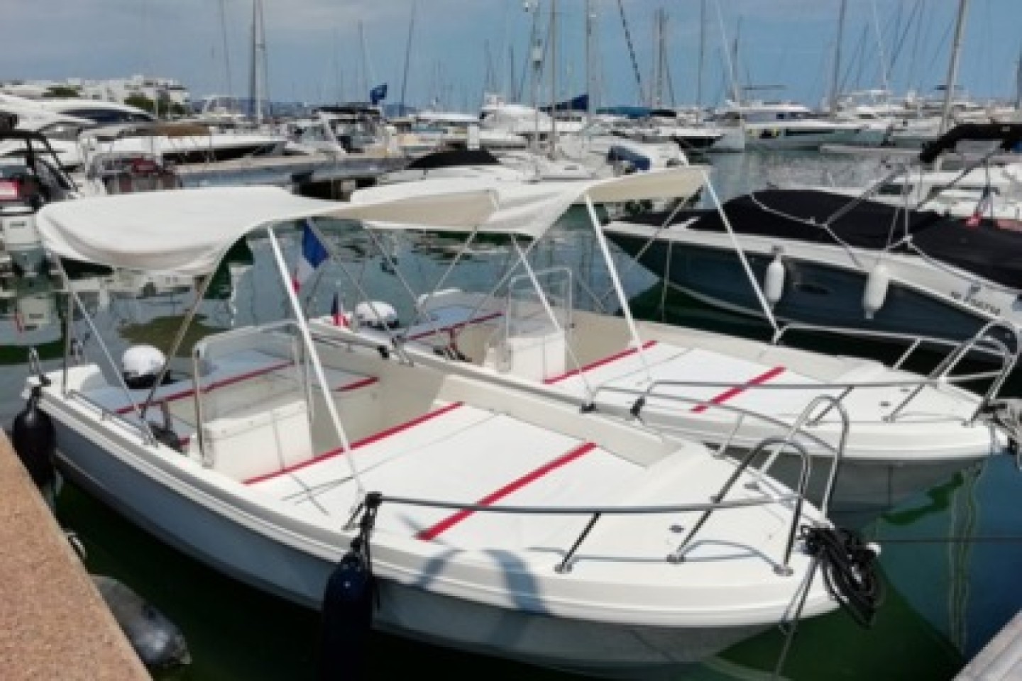 Motorboat to hire Juan-les-Pins at the best price