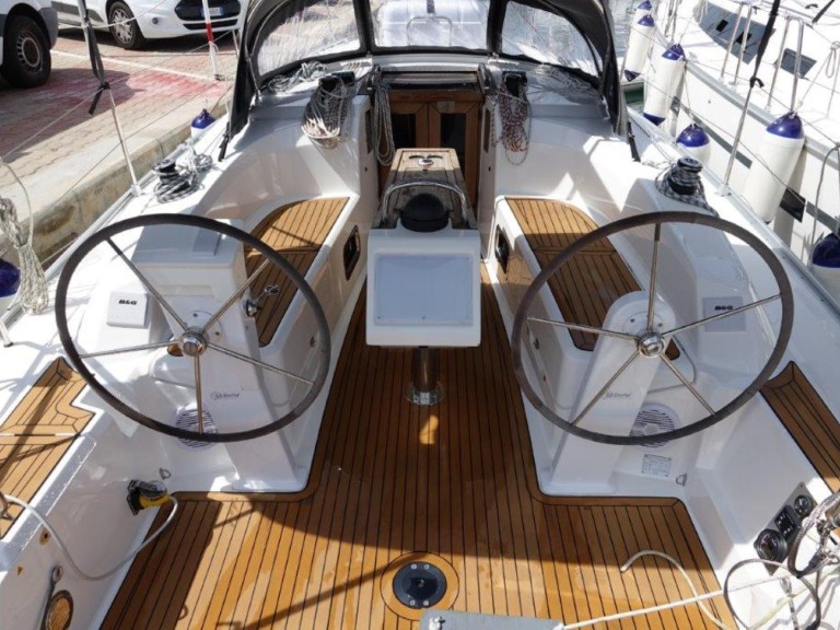 Hire a Bavaria Cruiser 34 Olbia