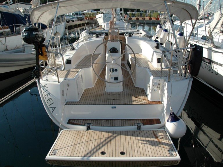 Yacht charter Olbia - Bavaria Cruiser 33 on SamBoat