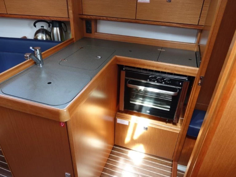 Hire Sailboat Bavaria with a boat licence