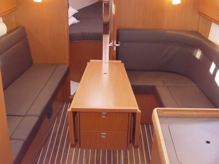 Sailboat to hire Olbia at the best price