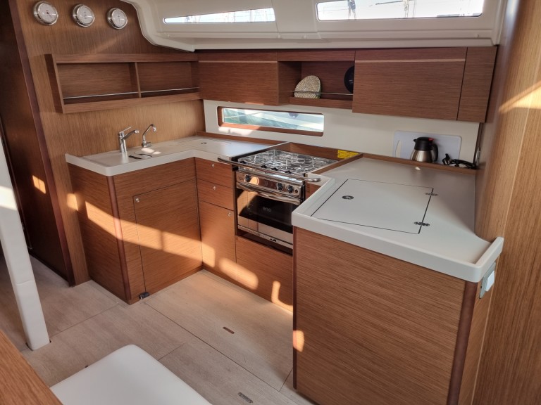 Hire a Bénéteau Oceanis 40.1 Olbia