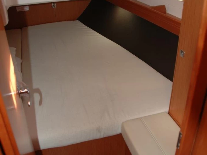 Sailboat hire in Olbia - Bavaria Cruiser 37