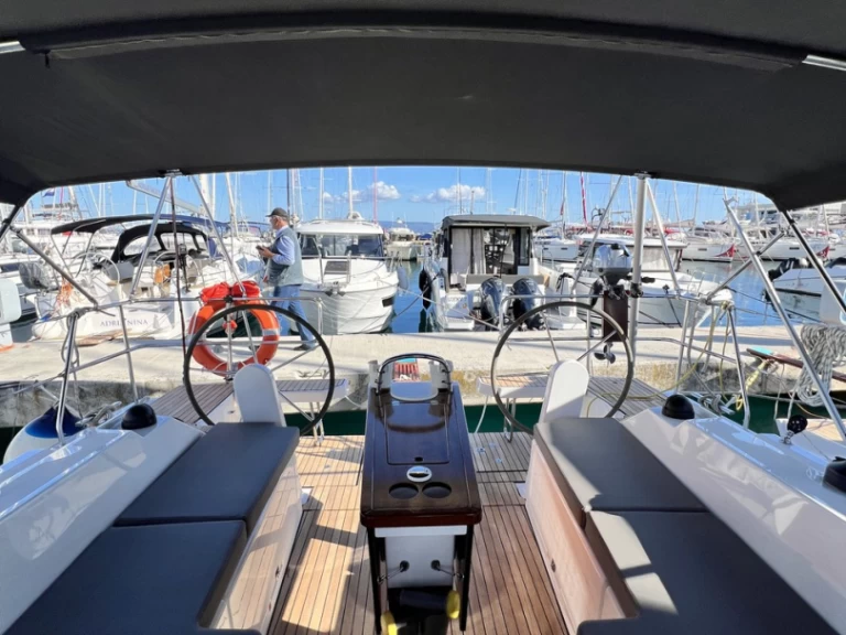 Hire a Bavaria Bavaria C38 Split