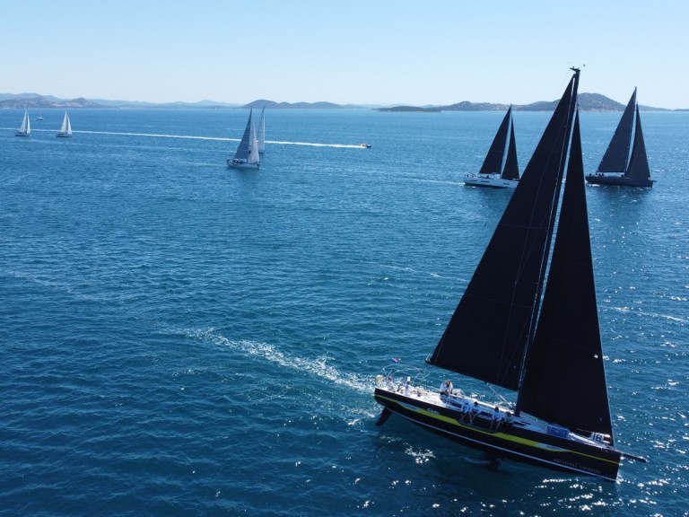 Hire a Elan Elan E6 Pirovac