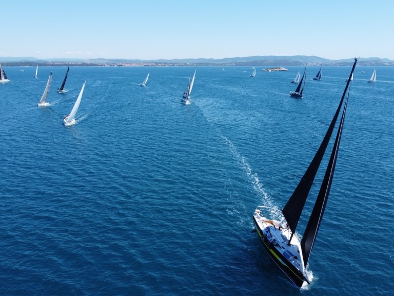 Yacht hire Pirovac cheap Elan E6