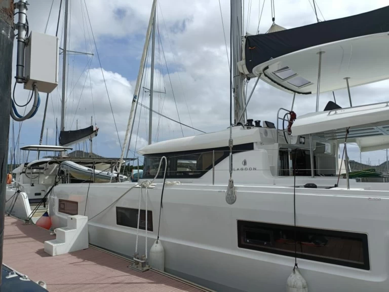 Yacht hire Le Marin cheap Lagoon 46